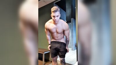 Men in Locker Rooms Gay Porn Video (107)