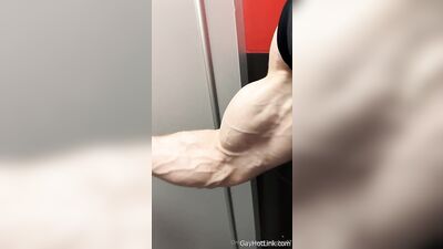 armzbro97 armzbro97 1180 - free gay porn