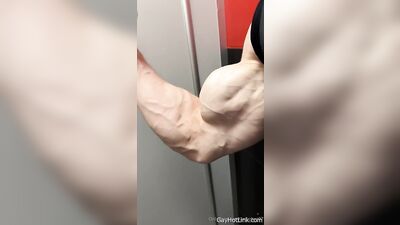 armzbro97 armzbro97 1180 - free gay porn
