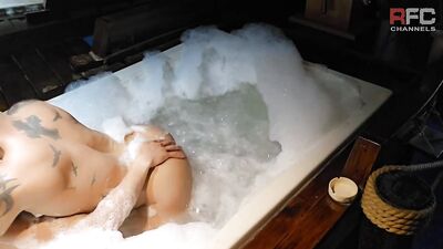 Mi tio me llevo a conocer su cuarto - free gay porn