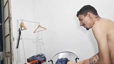 Tres negros dotados revesando o cuzinho do magrinho - free gay porn