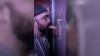 Fun Time at the Glory Hole (110)