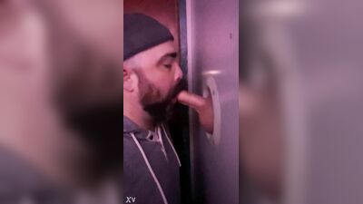 Fun Time at the Glory Hole (110)