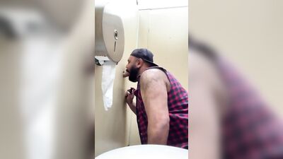 Fun Time at the Glory Hole (78)