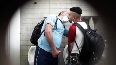 Fun Time at the Glory Hole (149)