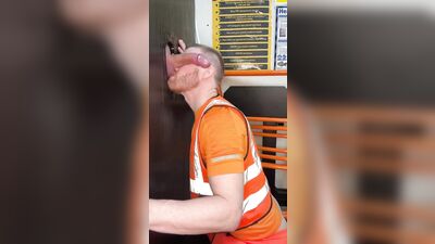 Fun Time at the Glory Hole (88)