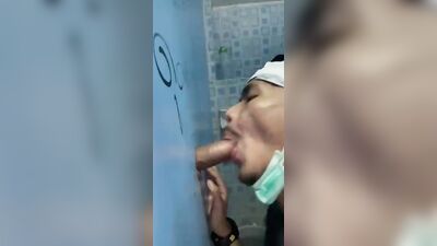 Fun Time at the Glory Hole (14)