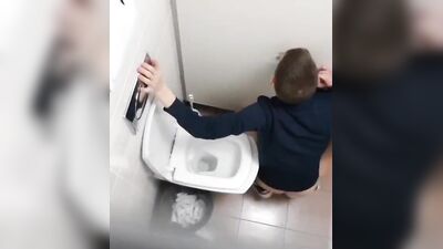 Fun Time at the Glory Hole (177)