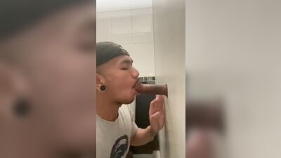 Fun Time at the Glory Hole (84)