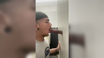 Fun Time at the Glory Hole (84)