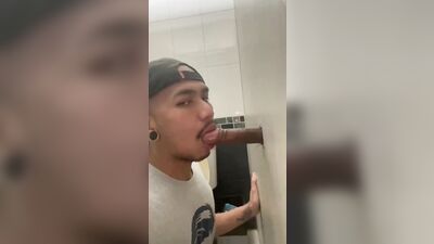 Fun Time at the Glory Hole (84)