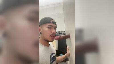 Fun Time at the Glory Hole (84)