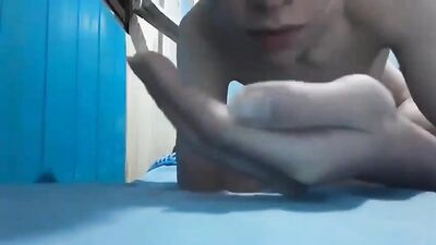 blue room twink loves eating cum - free gay porn
