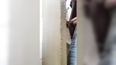 pauzudos trocam chupadas gostosas no banheiro - free gay porn