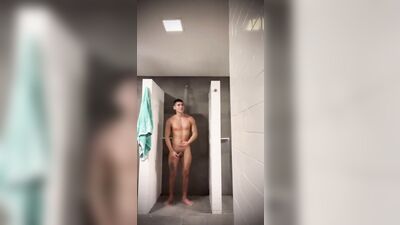 sucking cock in the gym shower - free gay porn