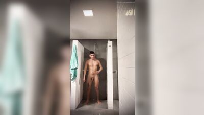 sucking cock in the gym shower - free gay porn