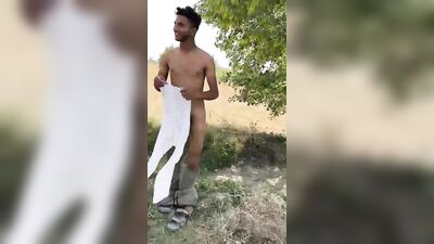 gilo changing pants - free gay porn