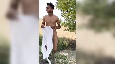gilo changing pants - free gay porn