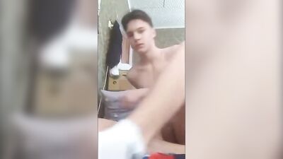 polski przystojny wali konia polish hunk jerks off - free gay porn