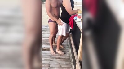 quick fuck by the beach - free gay porn