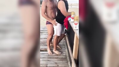 quick fuck by the beach - free gay porn