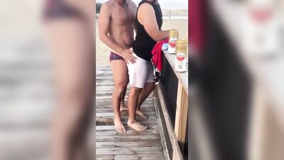 quick fuck by the beach - free gay porn