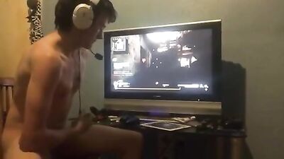 gamer guy secretly wanking with friends on the call clean - free gay porn