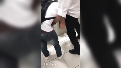 risky cruising in public toilet - free gay porn