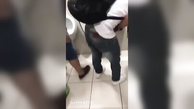 risky cruising in public toilet - free gay porn