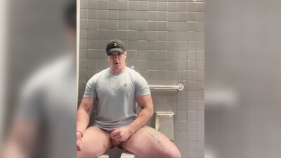 hunk jerking off in public bathroom - free gay porn