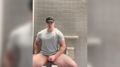 hunk jerking off in public bathroom - free gay porn