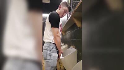 mijando de pau duro2 - free gay porn