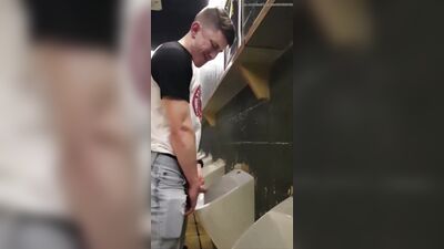 mijando de pau duro2 - free gay porn