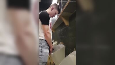 mijando de pau duro2 - free gay porn