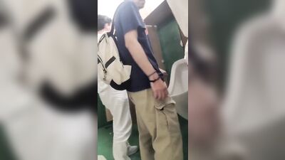 banheiro lotado de gostosos na pega o - free gay porn