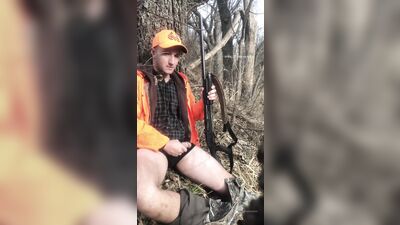 hunting bro cums on gun and licks it off like any good conservative would - free gay porn