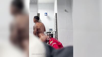 seduction in the showers - free gay porn
