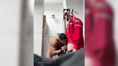 seduction in the showers - free gay porn