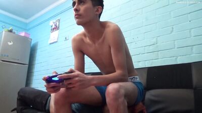 gamer facesitting - free gay porn
