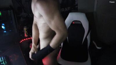 superfit max jerks and cums on cam - free gay porn