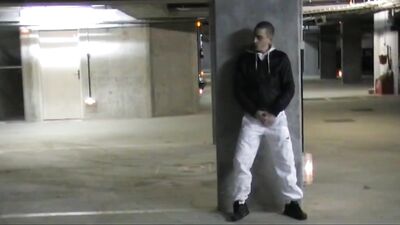 baise dans un parking d imeuble - free gay porn