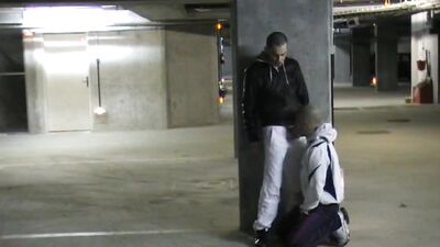 baise dans un parking d imeuble - free gay porn
