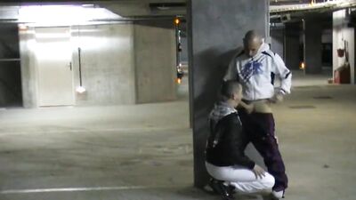 baise dans un parking d imeuble - free gay porn