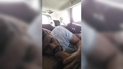 Blowjoob in the taxi - free gay porn
