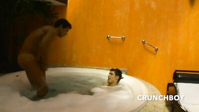 Michell et Gabbrie - Two young Latinos fuck the jacuzzy a hotel - free gay porn