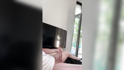 Tim Kruger - Quick Wank After a Nice and Sunny Afternoon - gay porn video