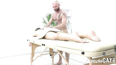 Locuragay - Masaje Guarro Con Final Feliz De Ares A Fran Biancci - gay porn video