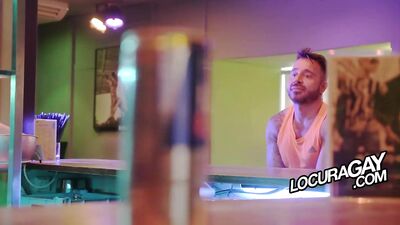 Me lio con el camarero LOCURAGAY