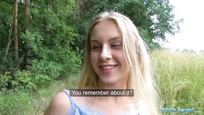 Public Agent Geile Blondinen engen K rper f r Geld im Wald gefickt