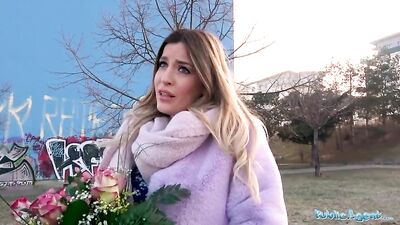Public Agent Big Boobs Babe bekommt unanst ndigen Vorschlag
